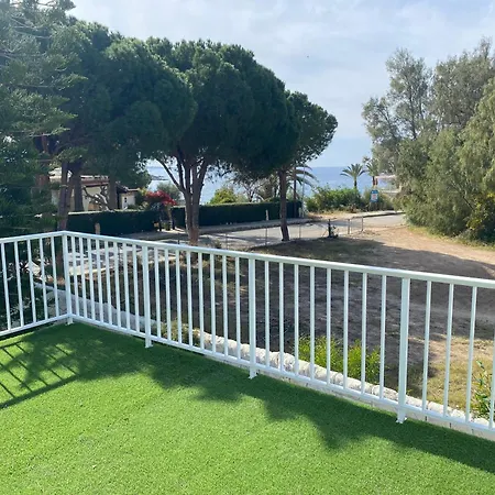 58 Coral Bay Seafront Πέγεια