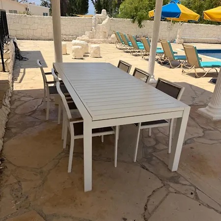Vila 58 Coral Bay Seafront *