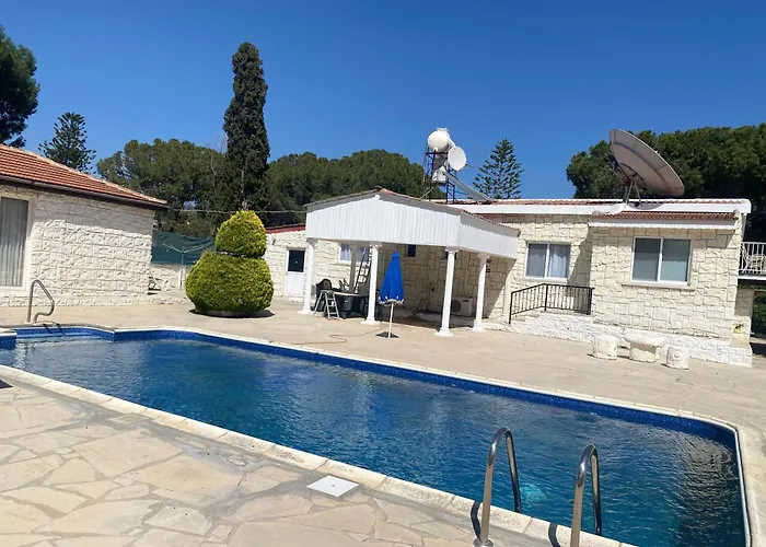 58 Coral Bay Seafront Villa Peyia